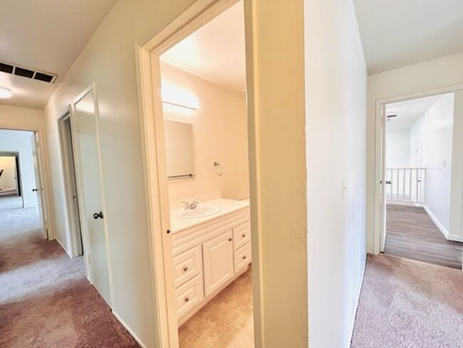 Building Photo - Move-In Ready 4BD/2BA Single Story, Ranch-...