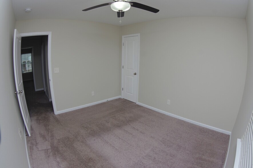 Building Photo - 129 Vermillion Dr