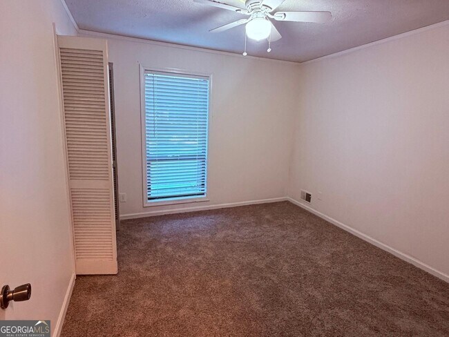 Building Photo - 3443 Deshong Dr SW