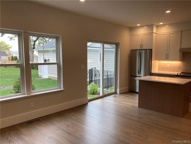 Building Photo - 3B Sterling Ave