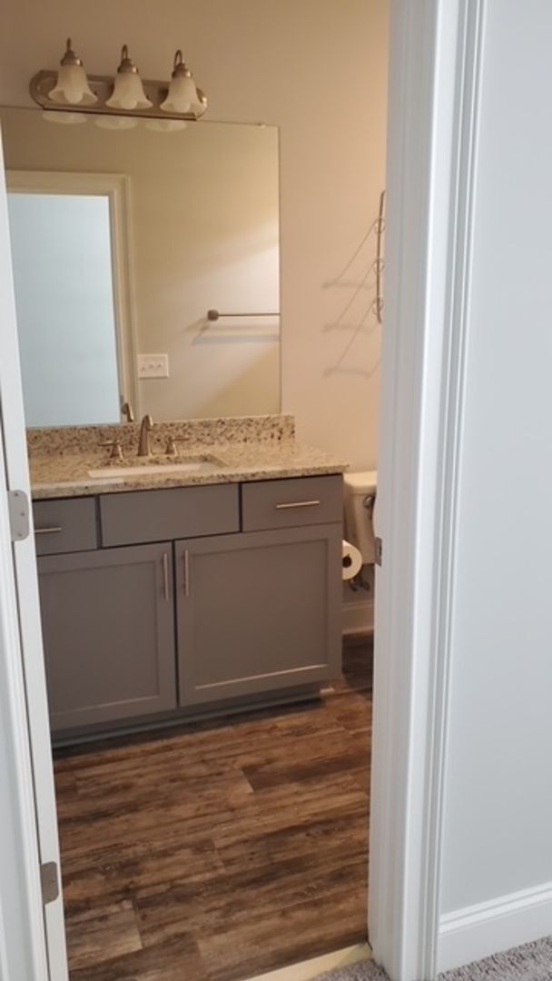 Building Photo - College Oaks A101