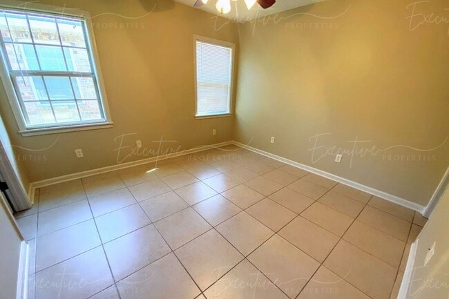 Building Photo - 2BR/2BA Duplex Near McNeese | W/D Included | Built-In Workspace