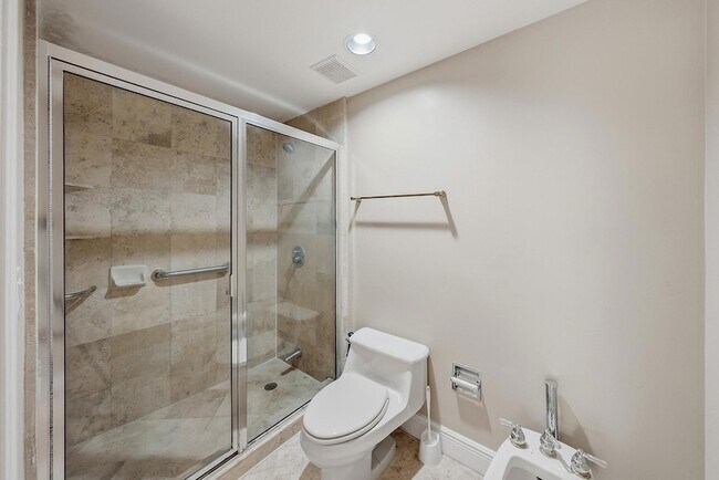 Building Photo - 6204 Paradise Point Dr