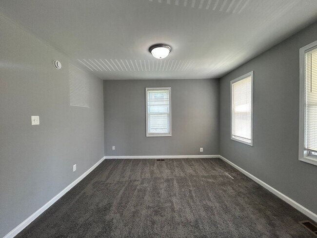Building Photo - Baltimore - 4 Bedrooms and 2 baths Available!