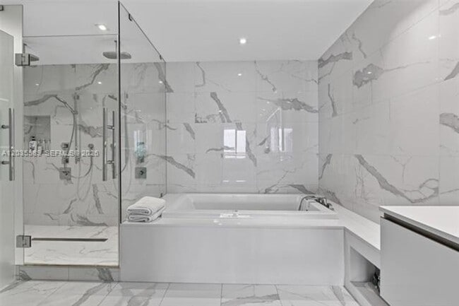 Building Photo - 5500 Island Estates Dr