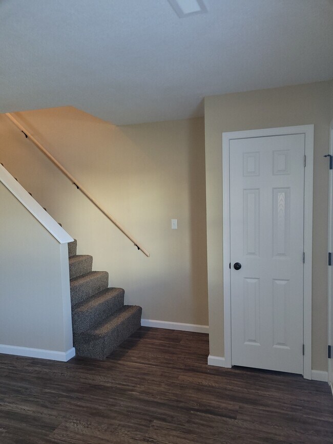 Building Photo - 819 Cherry St