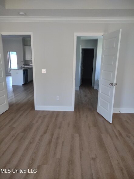 Building Photo - 576 Silver Hill Dr