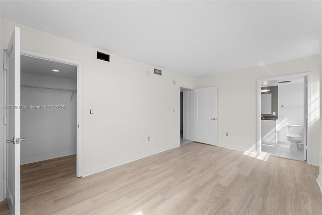 Building Photo - 910 West Ave
