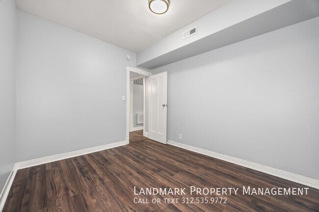 Building Photo - 3817 N Sawyer Ave