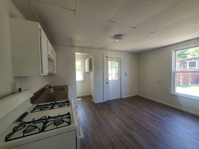 Building Photo - 7401/7311 Brinsmade Ave