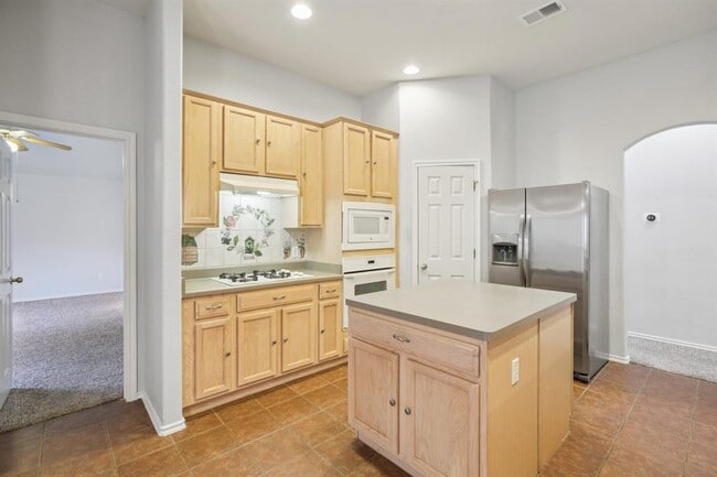 Building Photo - 4405 S Summercrest Loop