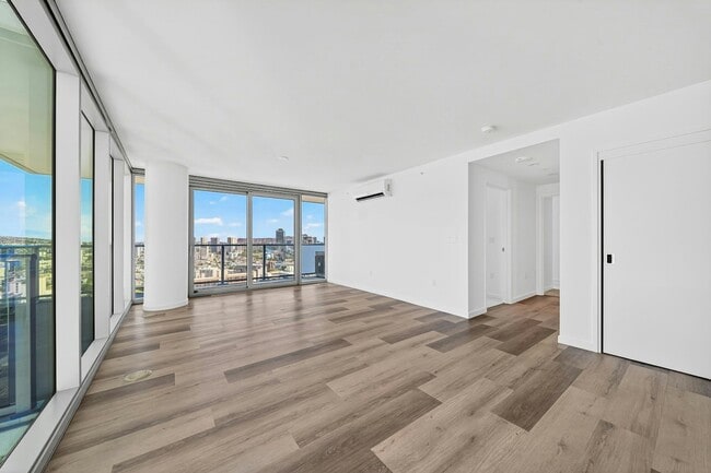 Building Photo - 1500 Rycroft St