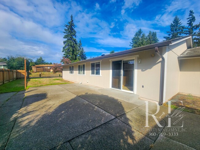 Building Photo - Spacious 4-Bedroom Rambler with Fenced Yar...