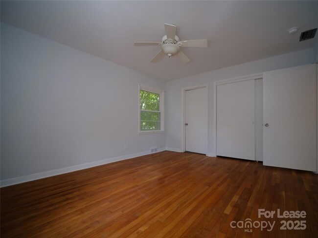 Building Photo - 1123 Lynbrook Dr