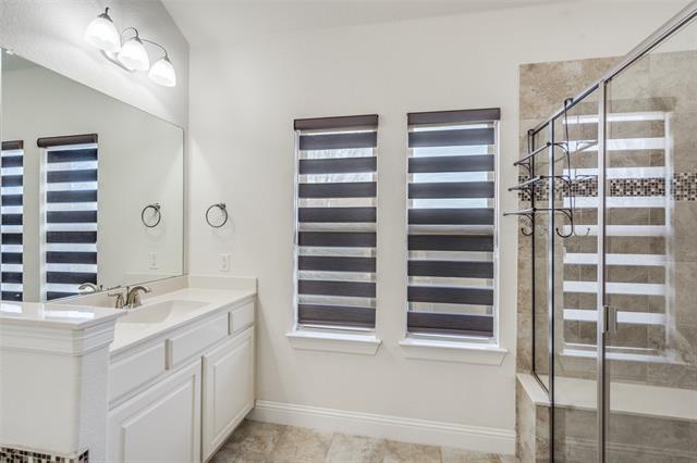 Building Photo - 8763 Portola Dr