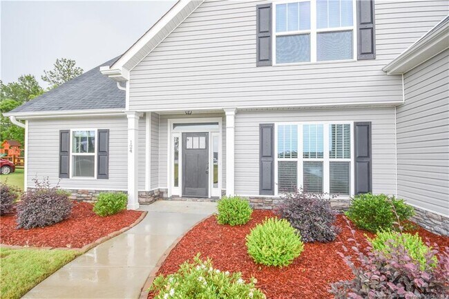 Building Photo - 124 Summer Creek Ln