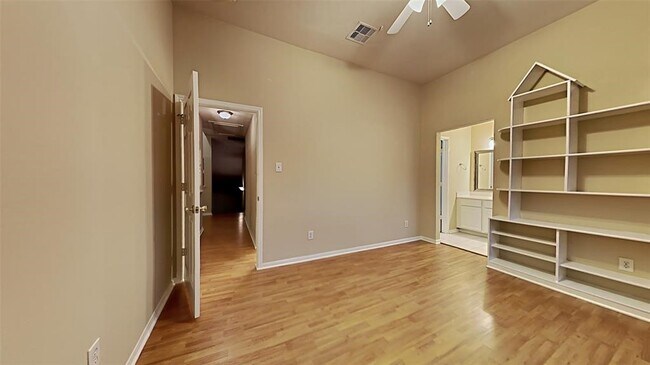 Building Photo - 2114 Winding Hollow Dr