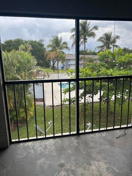 Building Photo - 617 Ixoria Ave