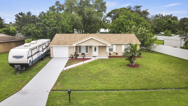 Building Photo - 232 SW Kimball Cir