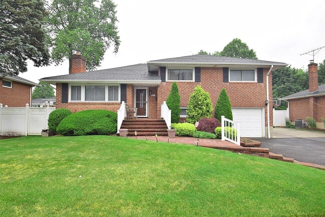 Primary Photo - 51 Whitman Ave