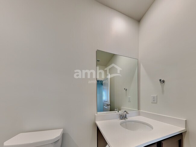 Building Photo - 738 Carnaby Ln