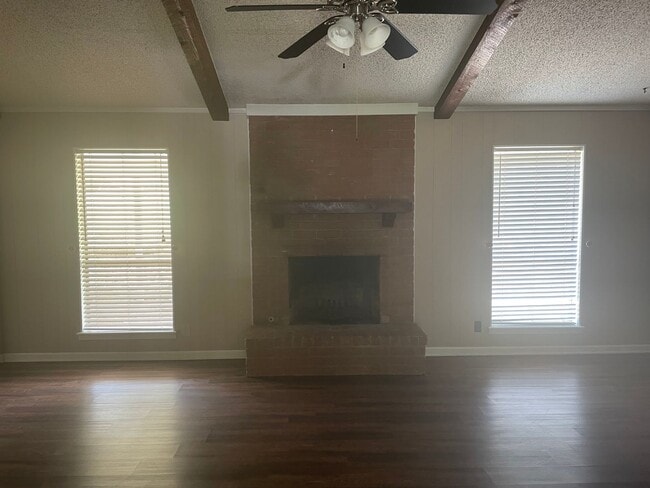 Building Photo - 3/2/2 LISD