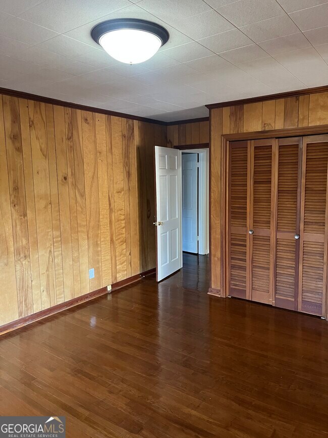 Building Photo - 220 S Zetterower Ave