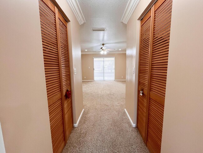 Building Photo - 1305 Monteray Way