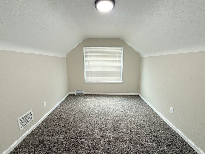 Building Photo - Freshly Renovated Single Family Home In De...