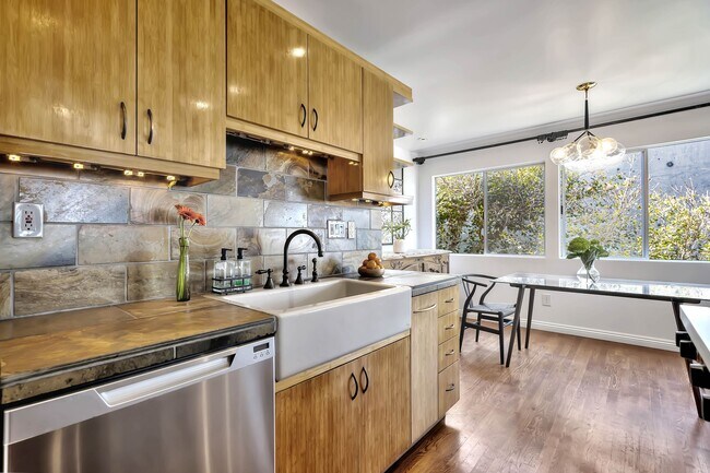 Building Photo - 24 E Westwind St