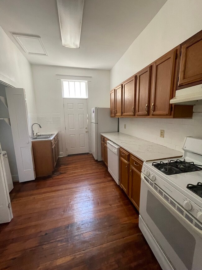 Building Photo - 7818 Saint Charles Ave