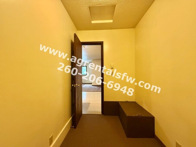 Building Photo - 1010 Lewis Pl