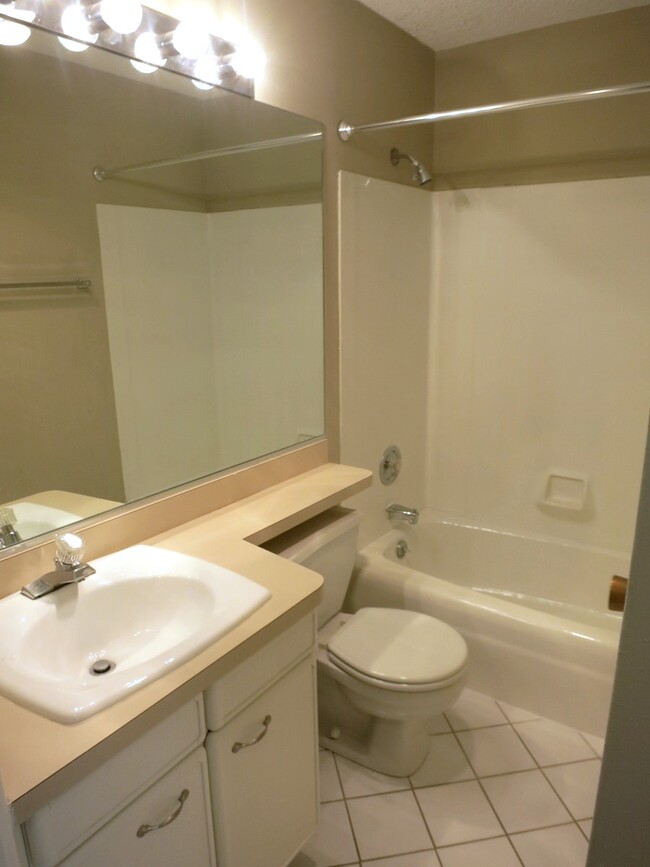 Building Photo - 2754 N Hampden Ct