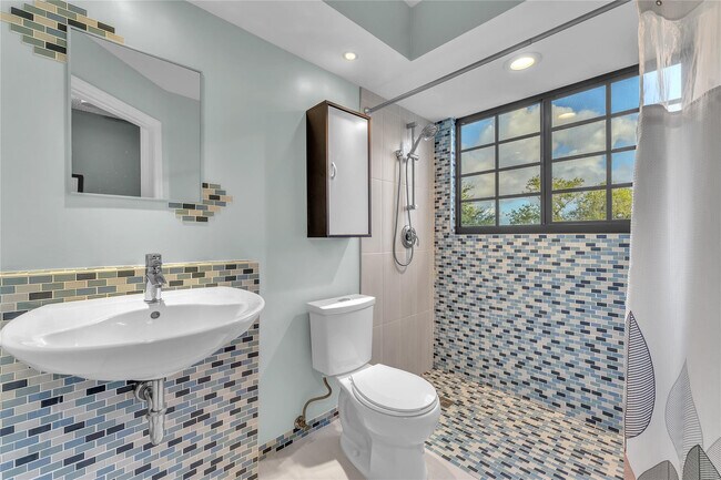 Building Photo - 8407 NW 78th Ct
