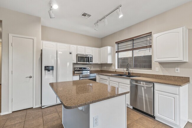 Building Photo - 11767 W Mohave St