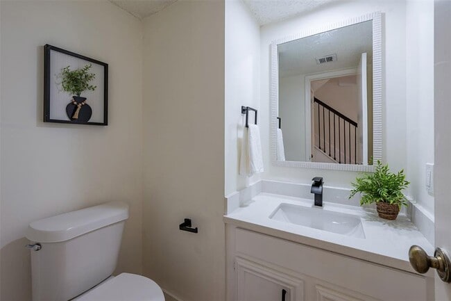 Building Photo - 12719 Ashford Knoll Dr