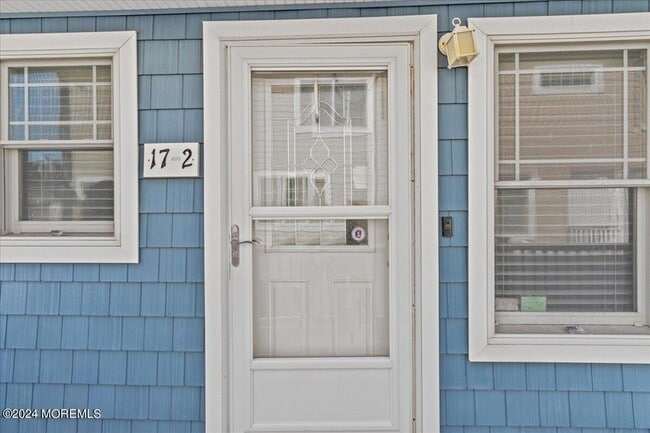 Building Photo - 17 2nd Ave