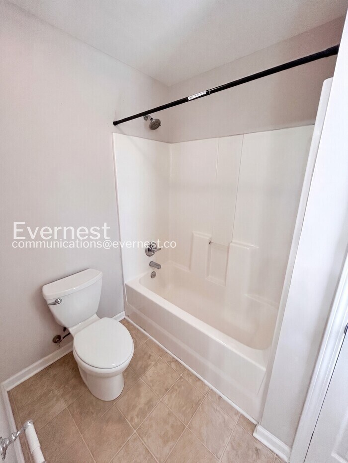 Building Photo - 701 Vineland Ct