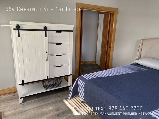 Building Photo - 654 Chestnut St