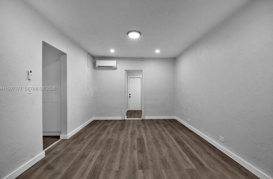 Building Photo - 547 NW 49th St