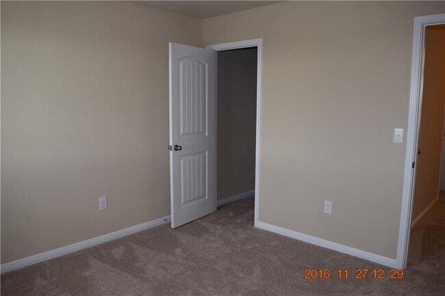 Building Photo - 313 N Heatherwilde Blvd