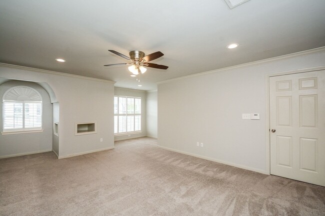 Building Photo - 2022 Fairview St