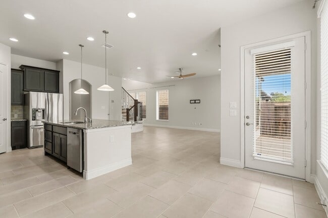 Building Photo - 9527 Scanlan Heights Ln