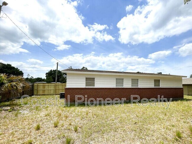 Building Photo - 8310 Croton Ave