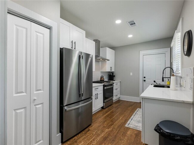Building Photo - 1054 Katherwood Dr SW
