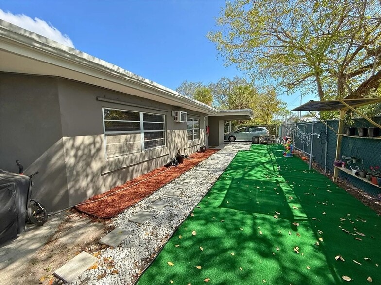 Building Photo - 1390 Riverland Rd
