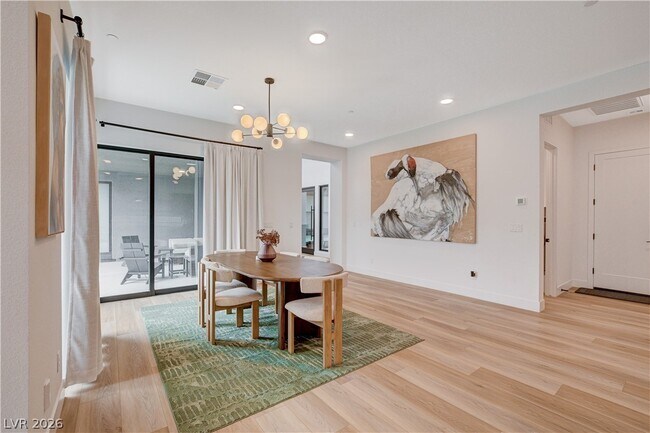 Building Photo - 779 Willits St