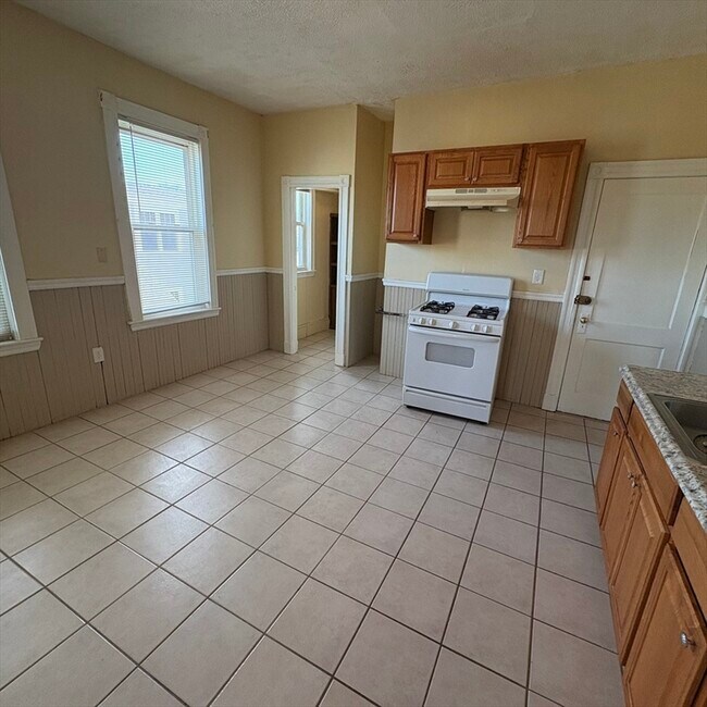 Building Photo - 46 Armandine St