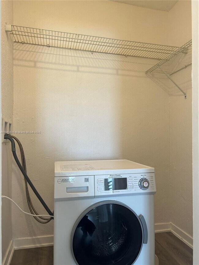 Building Photo - 1330 SW 6th St