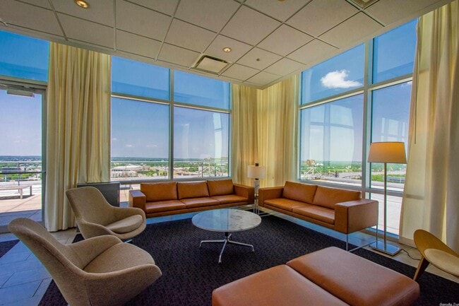 Building Photo - 315 Rock St